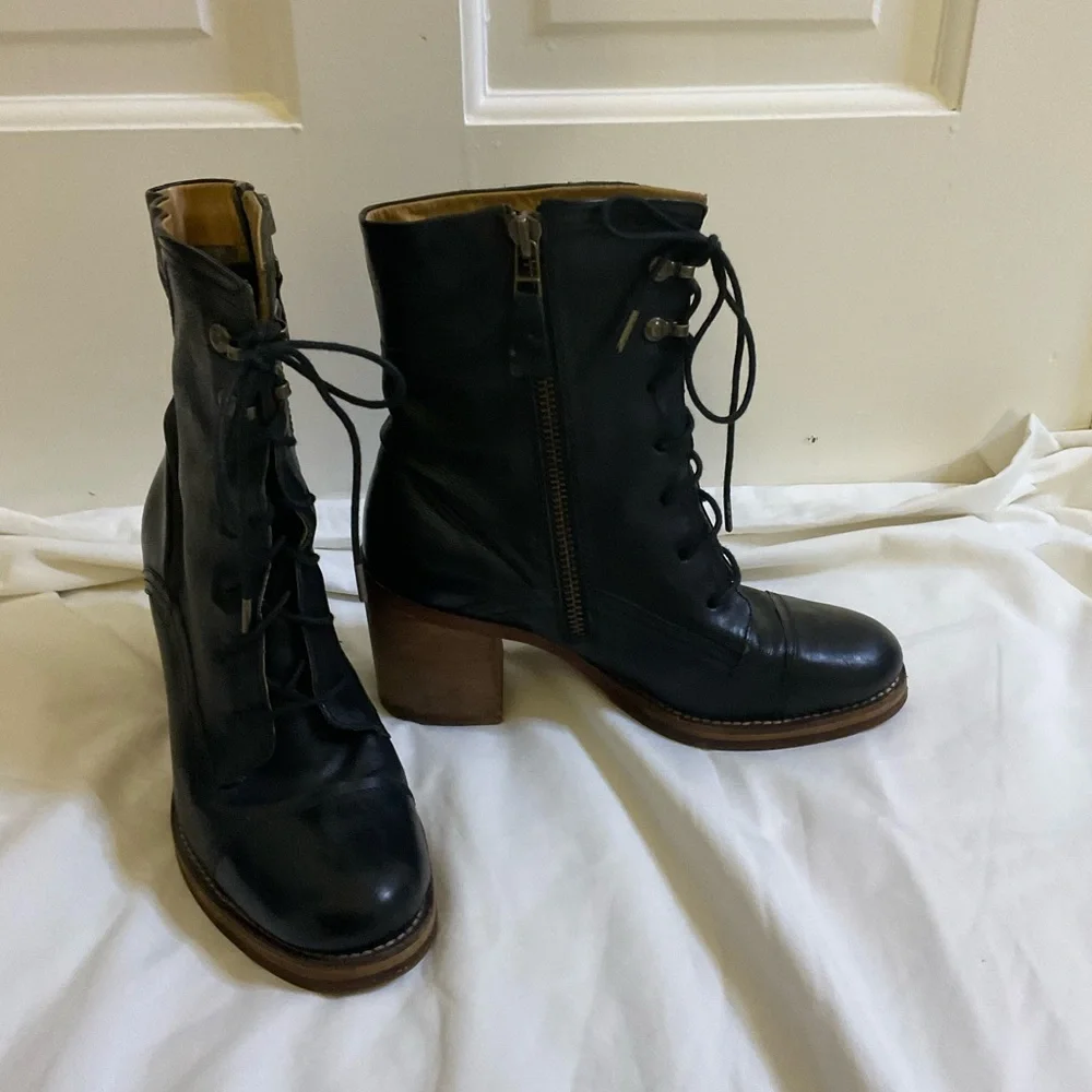 ❌ NEW LISTING ❌ J. Shoes Heeled Combat / Moto Boots - Picture 3 of 11